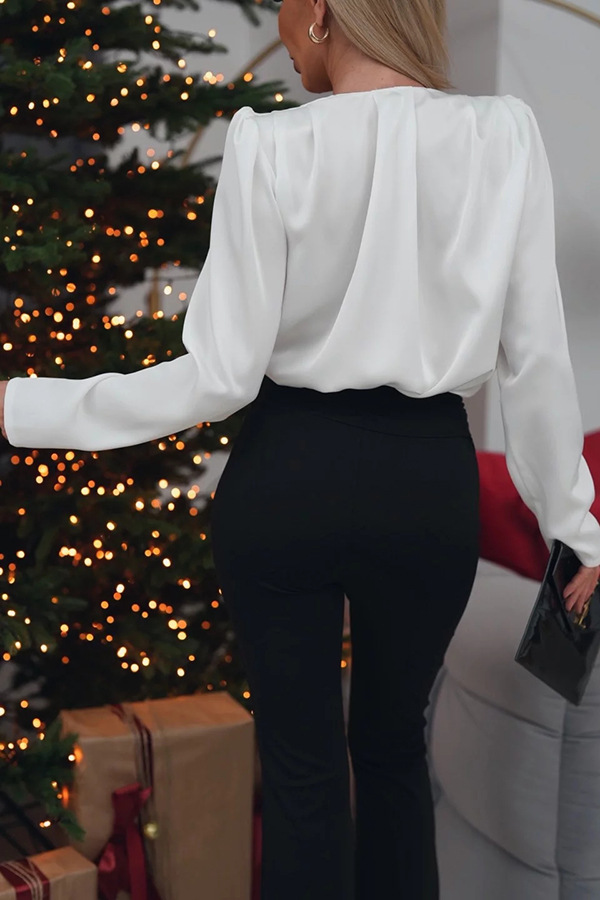 Clara | Elegant Satin Bluse med Blomsterdetalje