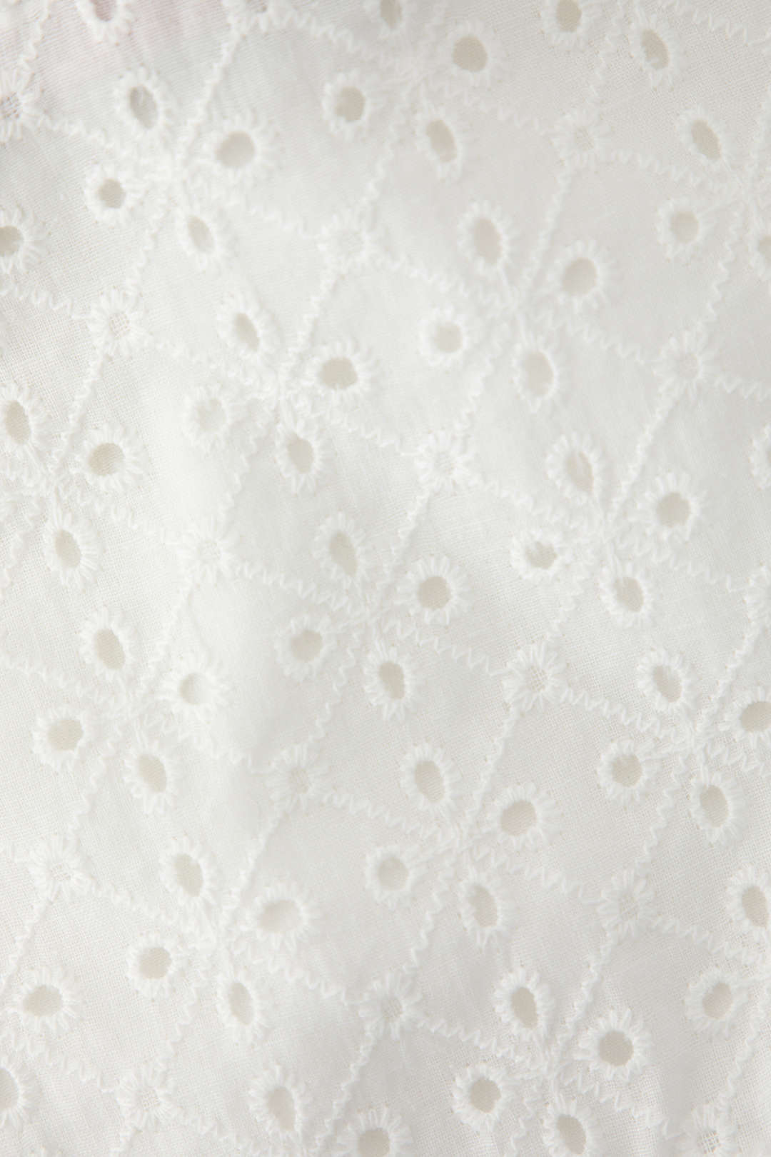Reveré™ | Topp i Broderie Anglaise