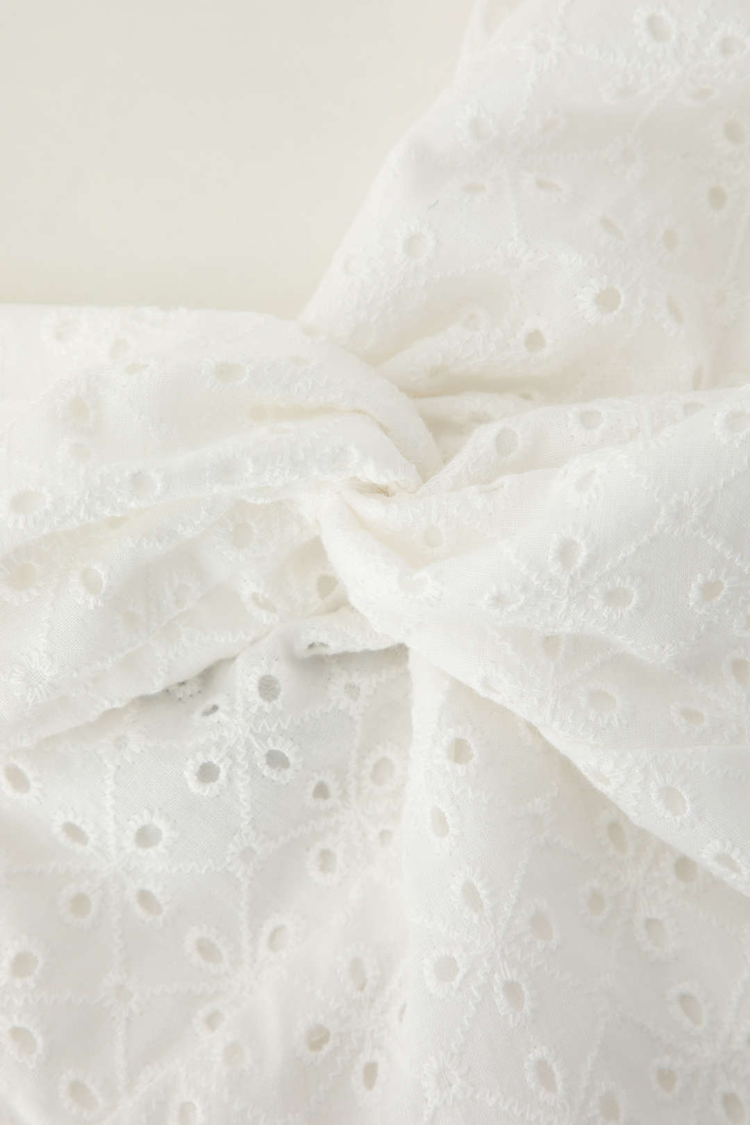 Reveré™ | Topp i Broderie Anglaise