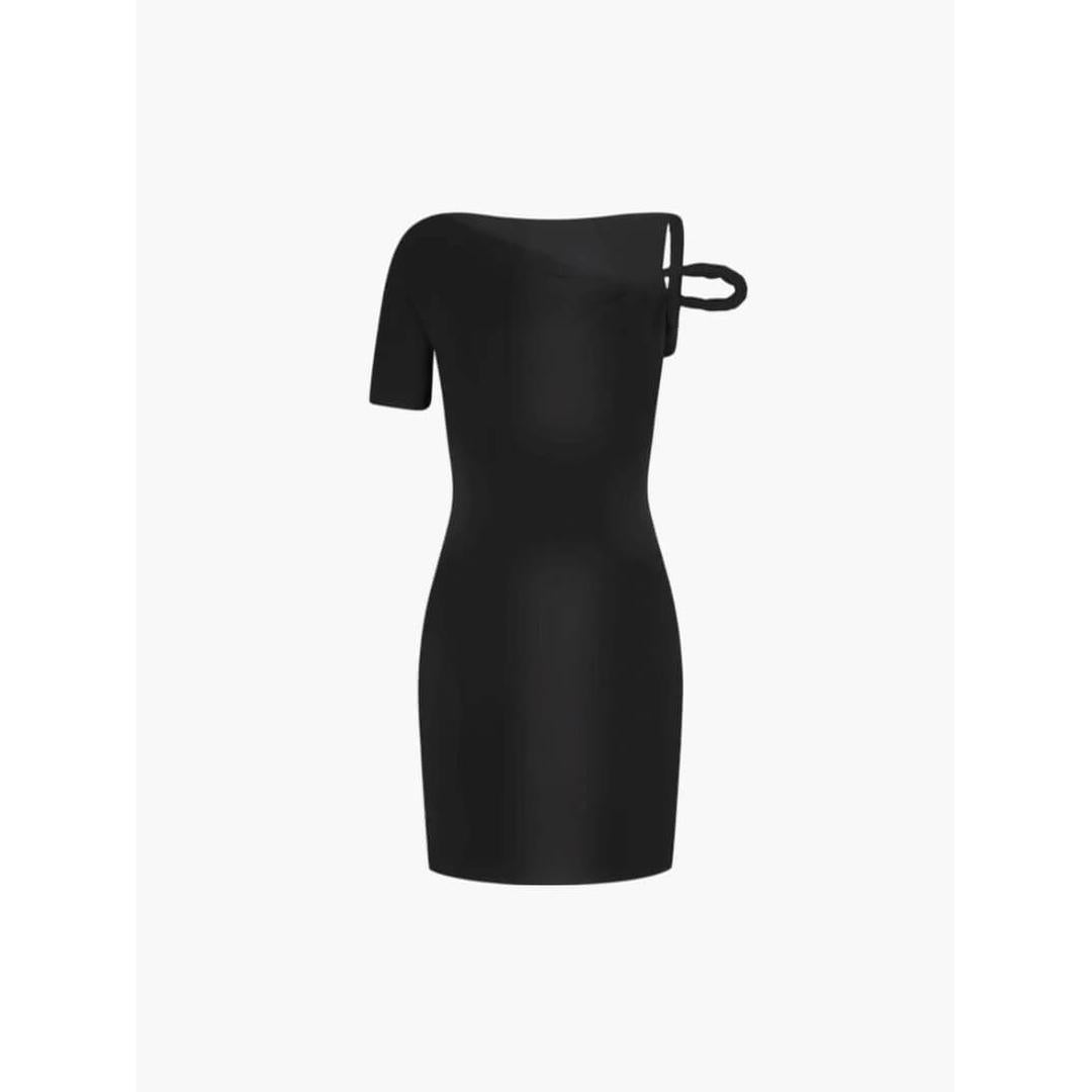 Reveré™ | Tettsittende Mini Kjole med Drapering