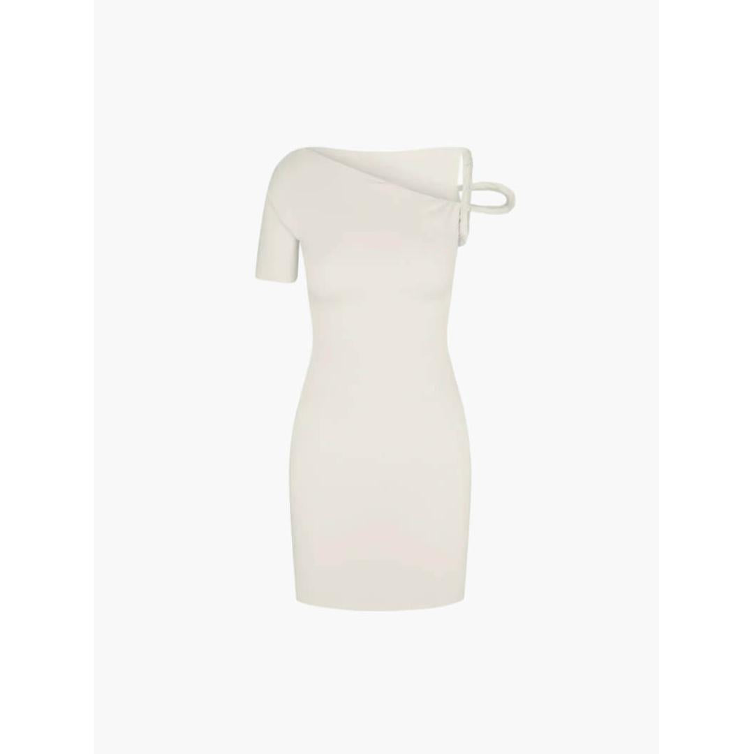 Reveré™ | Tettsittende Mini Kjole med Drapering